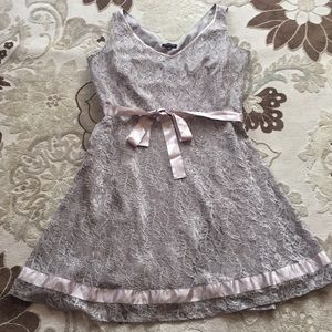 Lace dress with satin ribbon